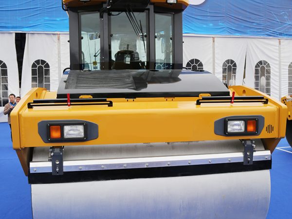 14 Compacteur vibrant à double tambour de tonne XD143, de haute qualité, en stock à vendre - Image 3