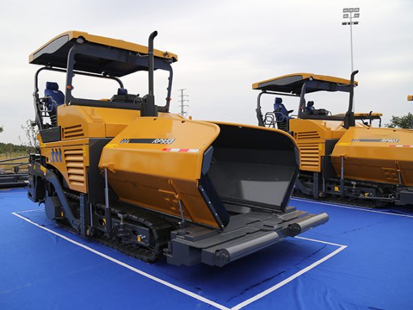 RP1255TIV 12.5m أقصى عرض رصف آلة تسوية رصف الخرسانة الأسفلت مع نظام التسوية التلقائي في المخزون - صورة 2