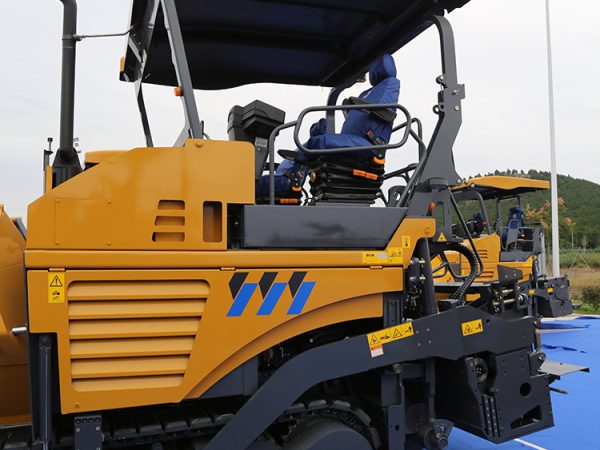 RP1255TIV 12.5m أقصى عرض رصف آلة تسوية رصف الخرسانة الأسفلت مع نظام التسوية التلقائي في المخزون - صورة 3