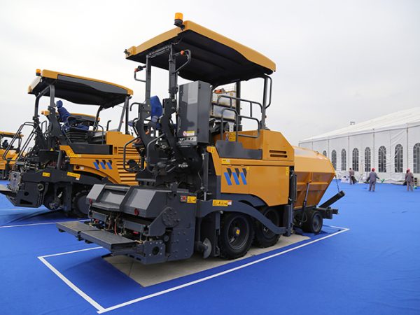 Pavimentadora de construção de estradas Máquina RP453L Pavimentadora de concreto asfáltico - Imagem 4