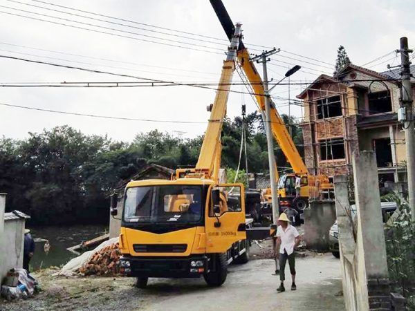 Novo caminhão guindaste montado XCT12 12T - Imagem 6