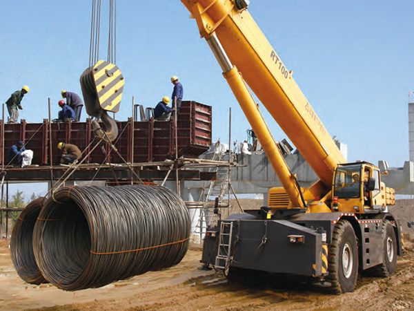 Bomba hidráulica de guindaste de caminhão de 60 toneladas de alta eficiência RT60/100 guindaste para terrenos acidentados de marca famosa na África - Imagem 6